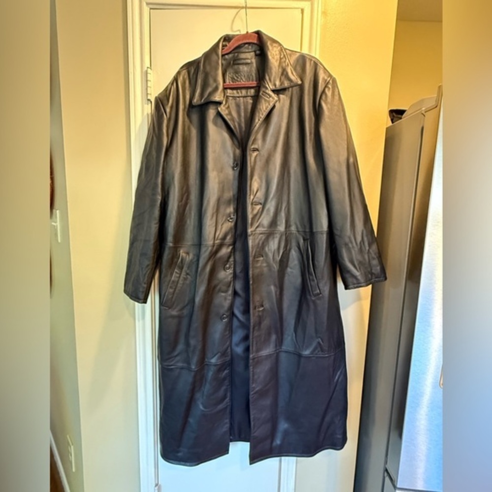 Roundtree & York Men’s Button-Down Black Lambskin Leather Trench Coat Jacket